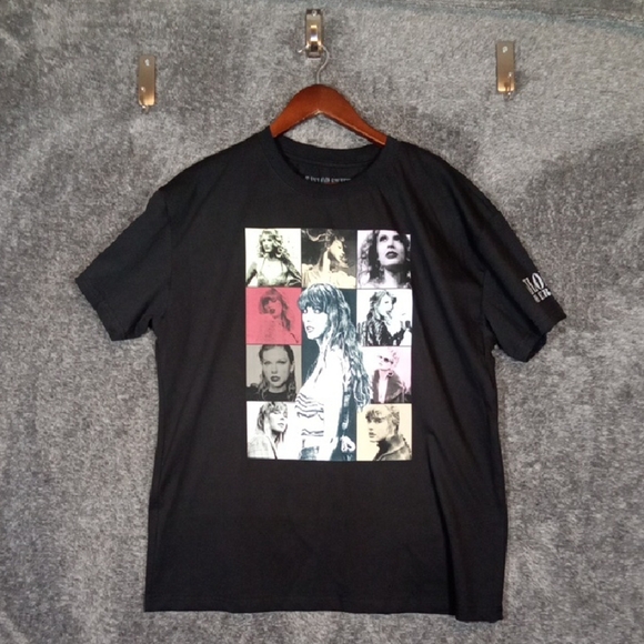 Swifty Official Eras Merch Tour Women Tee Black Size Large - Picture 1 of 8